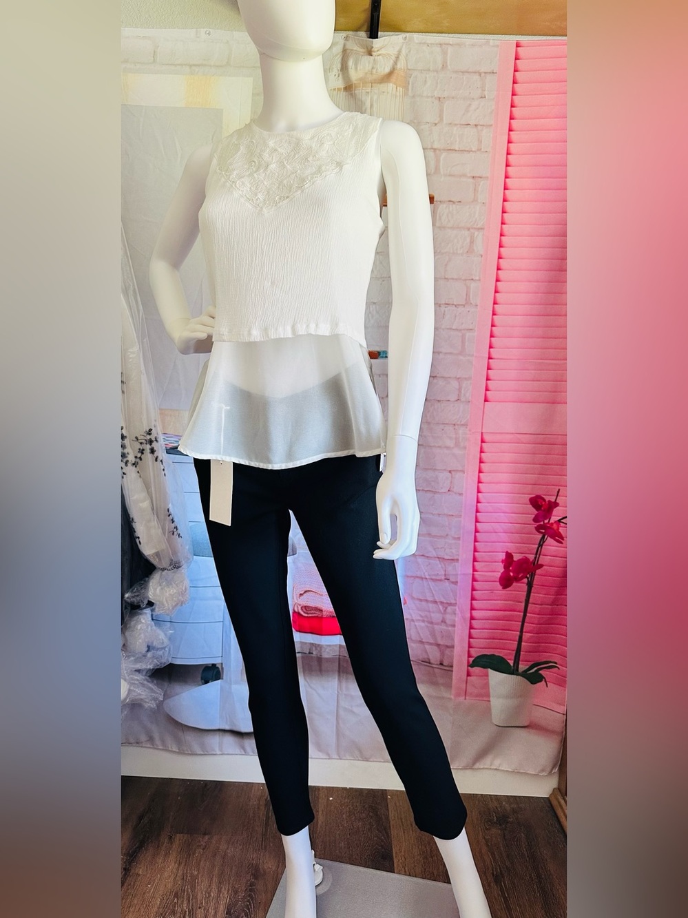Two by Vince Camuto Black Skinny Ankle Pants - Picture 8 of 8